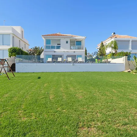 Villa Leonies By The Sea Protaras